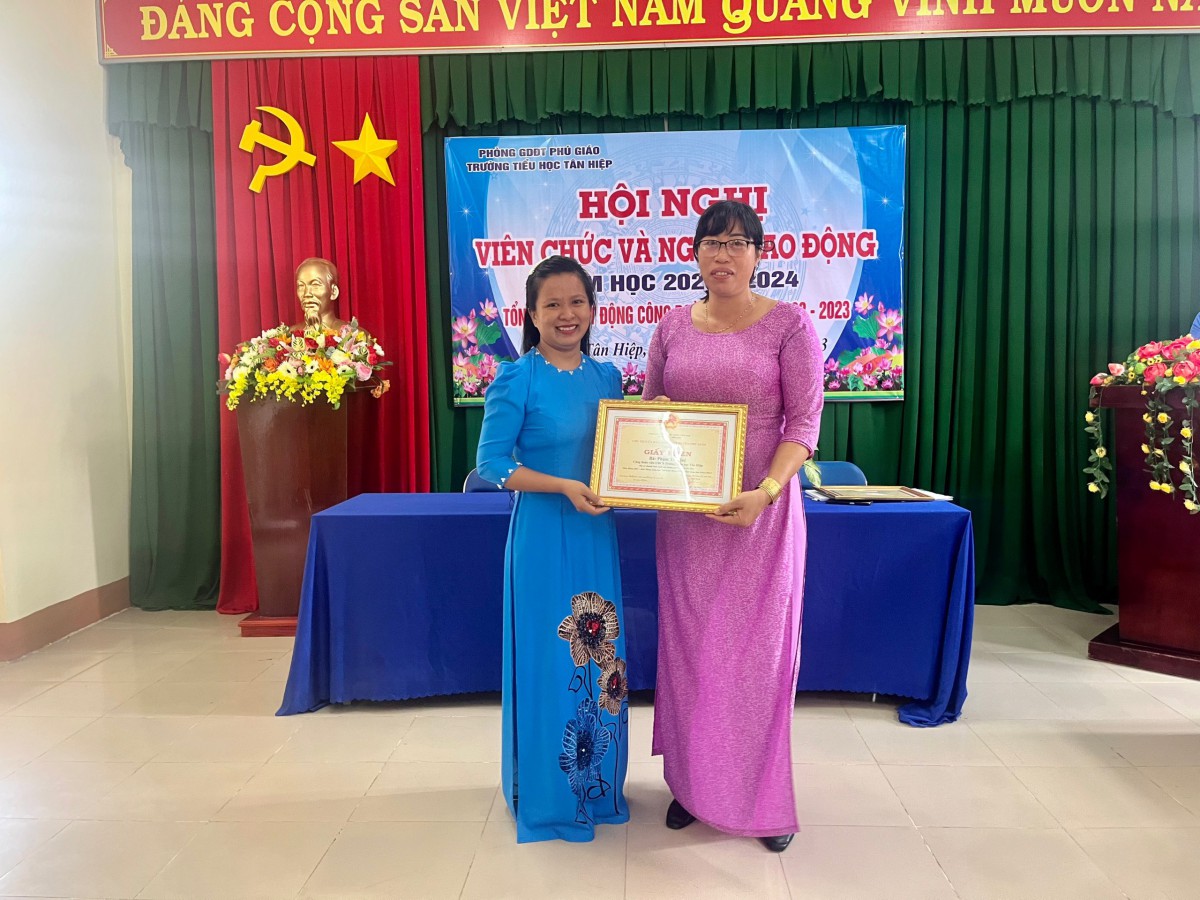 KHEN CĐV XUẤT SẮC