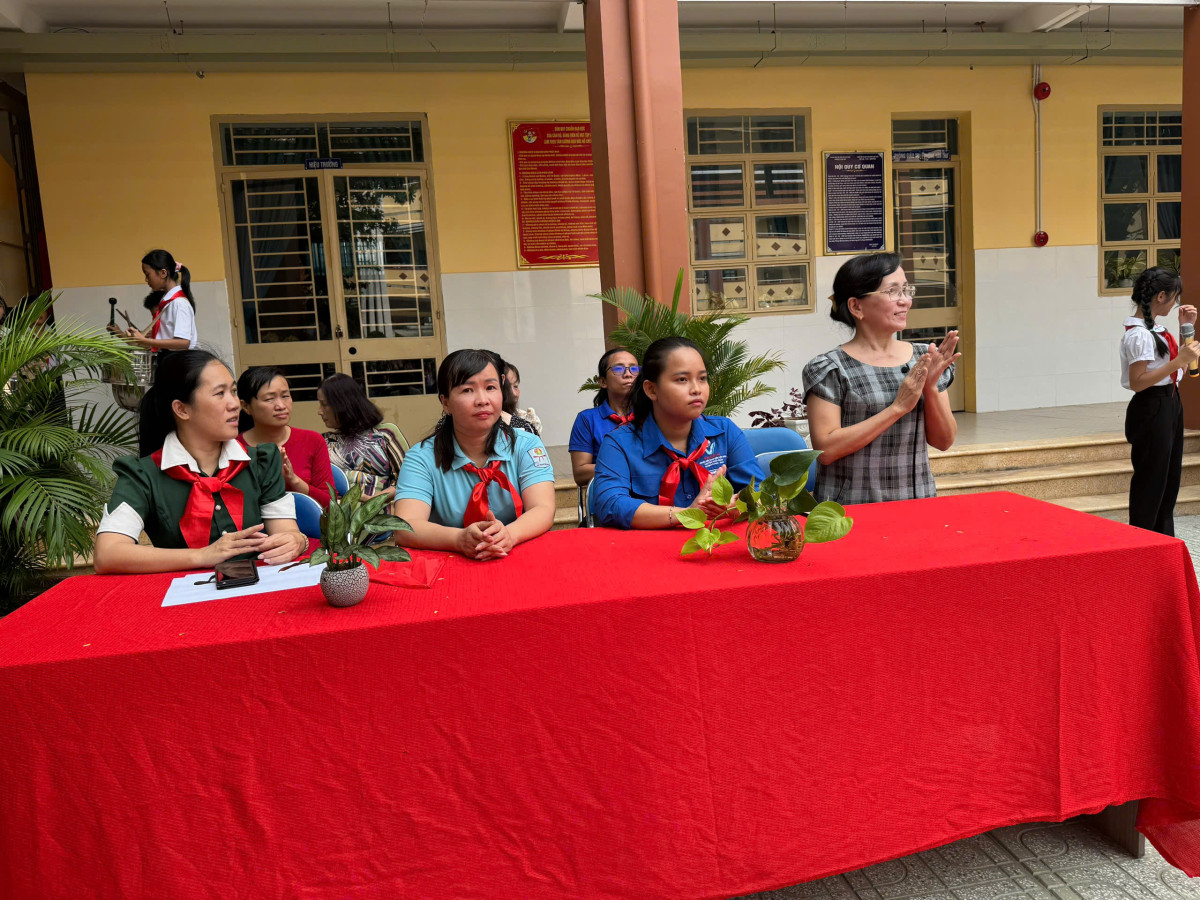 z6535708239805_92d2e142c5ee84e59ba873f9494e193a